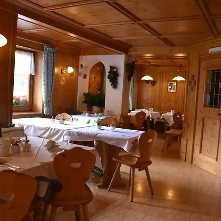 Garni Haus Tyrol Bed & Breakfast Corvara In Badia